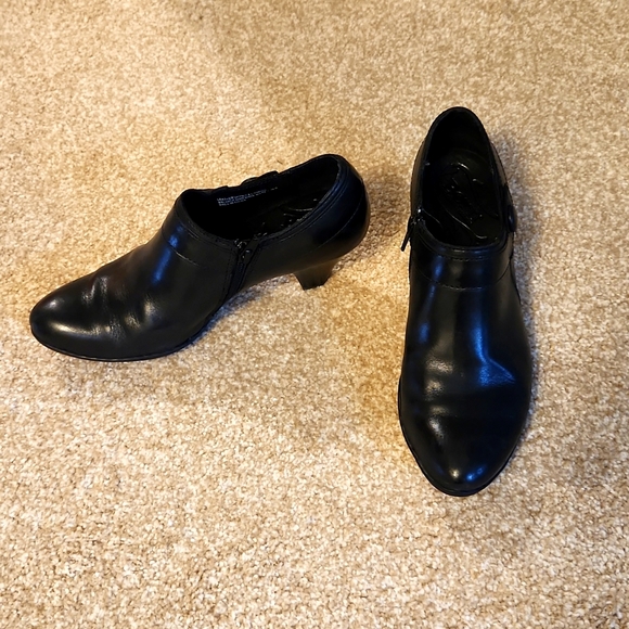 born sylvia ankle bootie